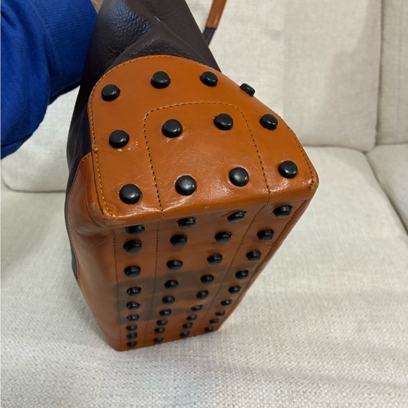 Vintage Tod's Beige Brown
Pebbled Leather Gommino Tote Bag - Picture 6 of 16